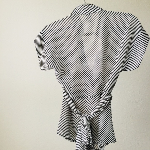 F O R E V ER 21 sheer V-neck top - Picture 2 of 8